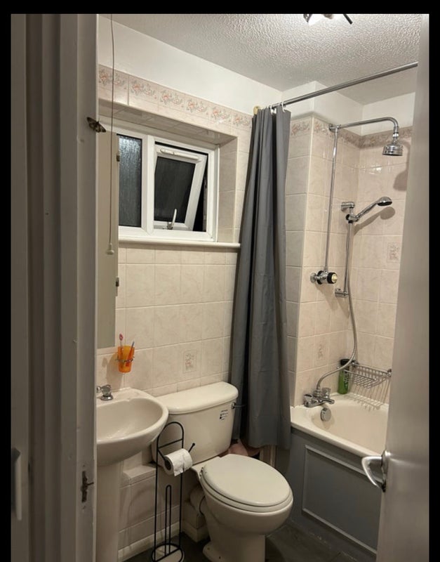 Room Rosebank Walk in Greater London