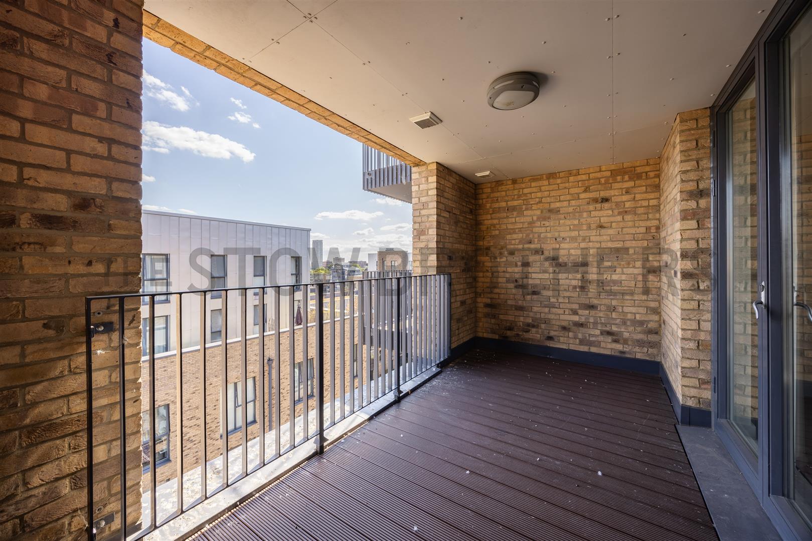 Flat Bolinder Way in Greater London