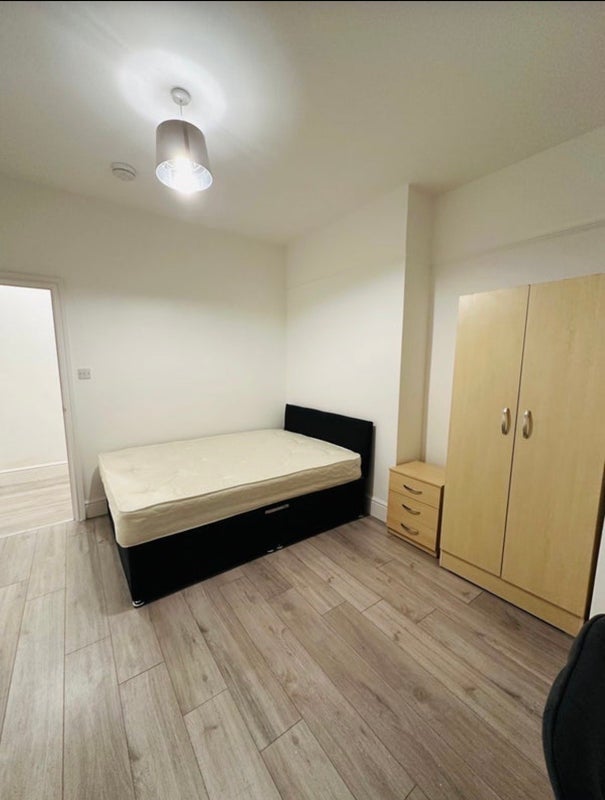 Room Chillingham Road in Newcastle upon Tyne