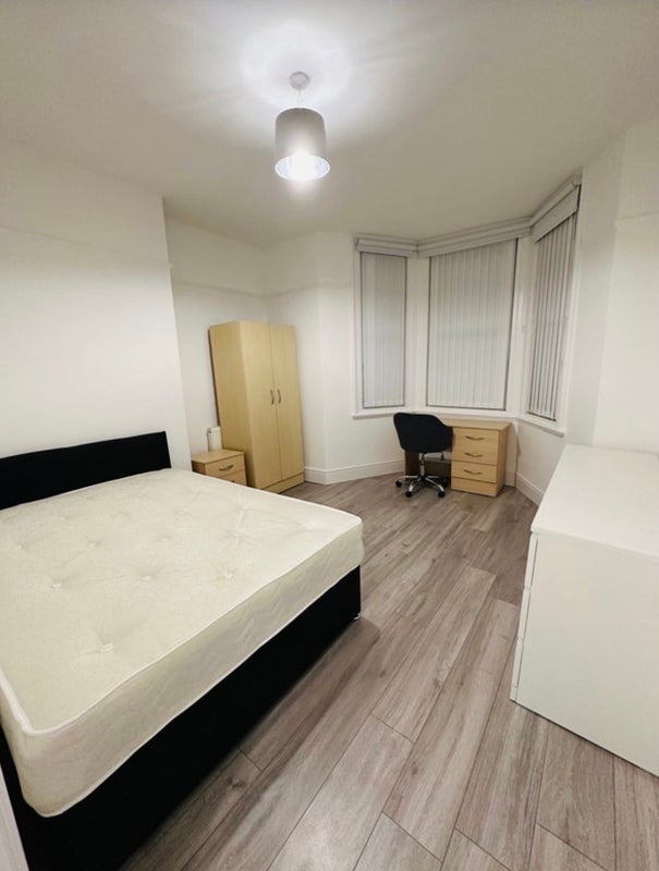 Room Chillingham Road in Newcastle upon Tyne
