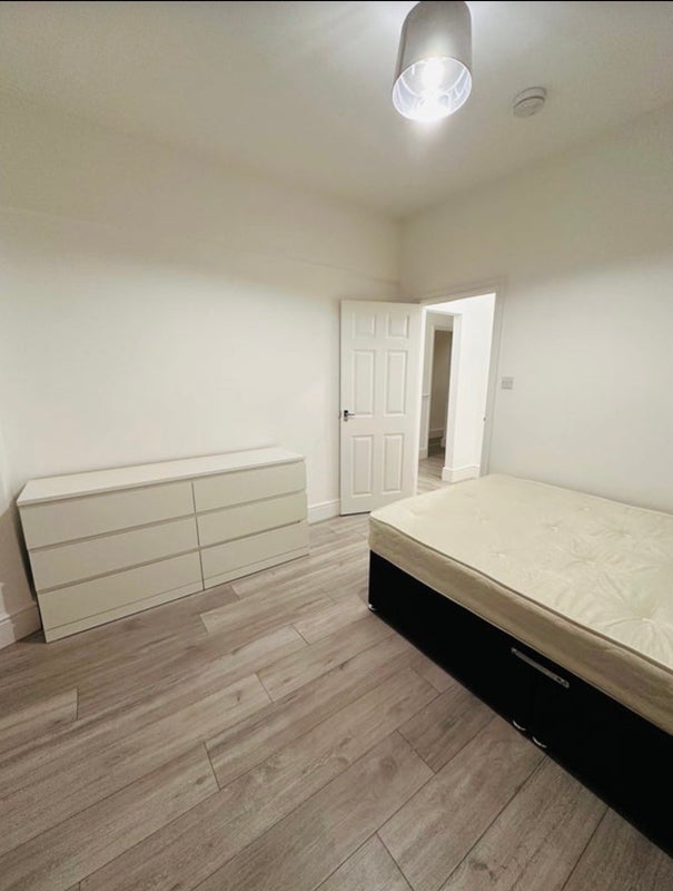 Room Chillingham Road in Newcastle upon Tyne
