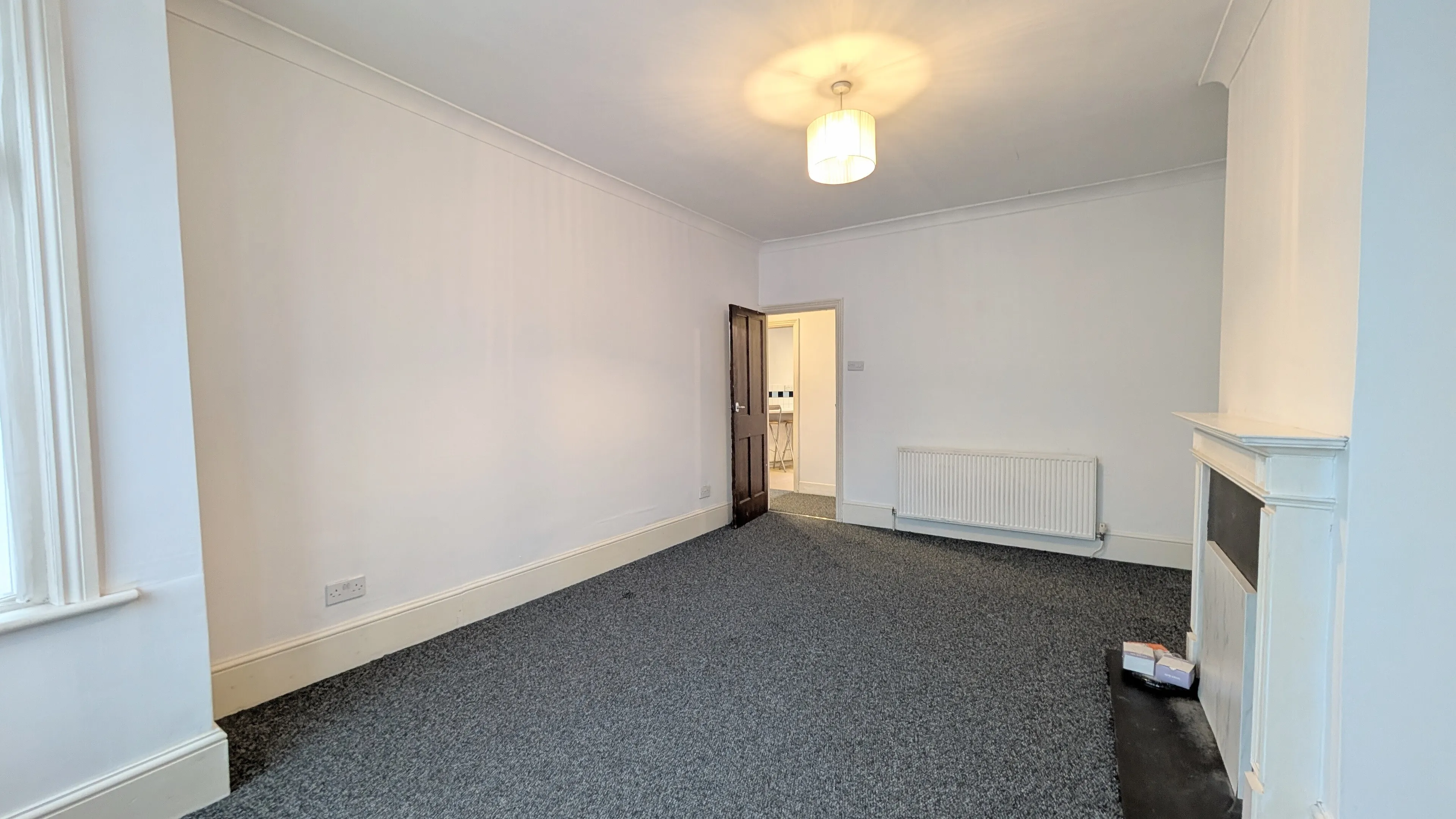 Flat Vaughan Road in Greater London