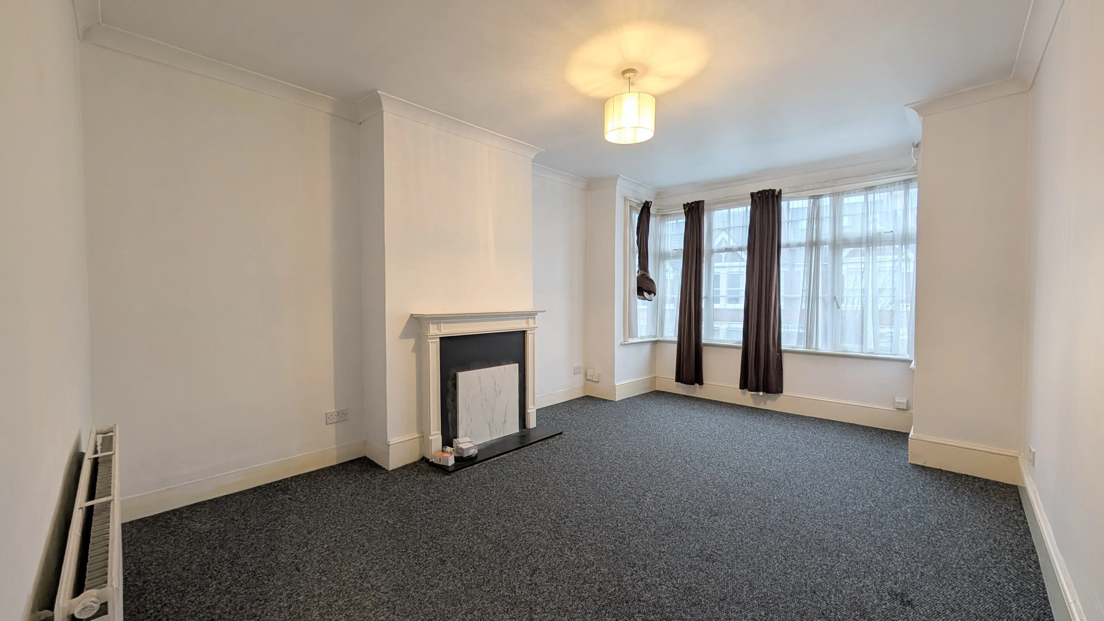 Flat Vaughan Road in Greater London
