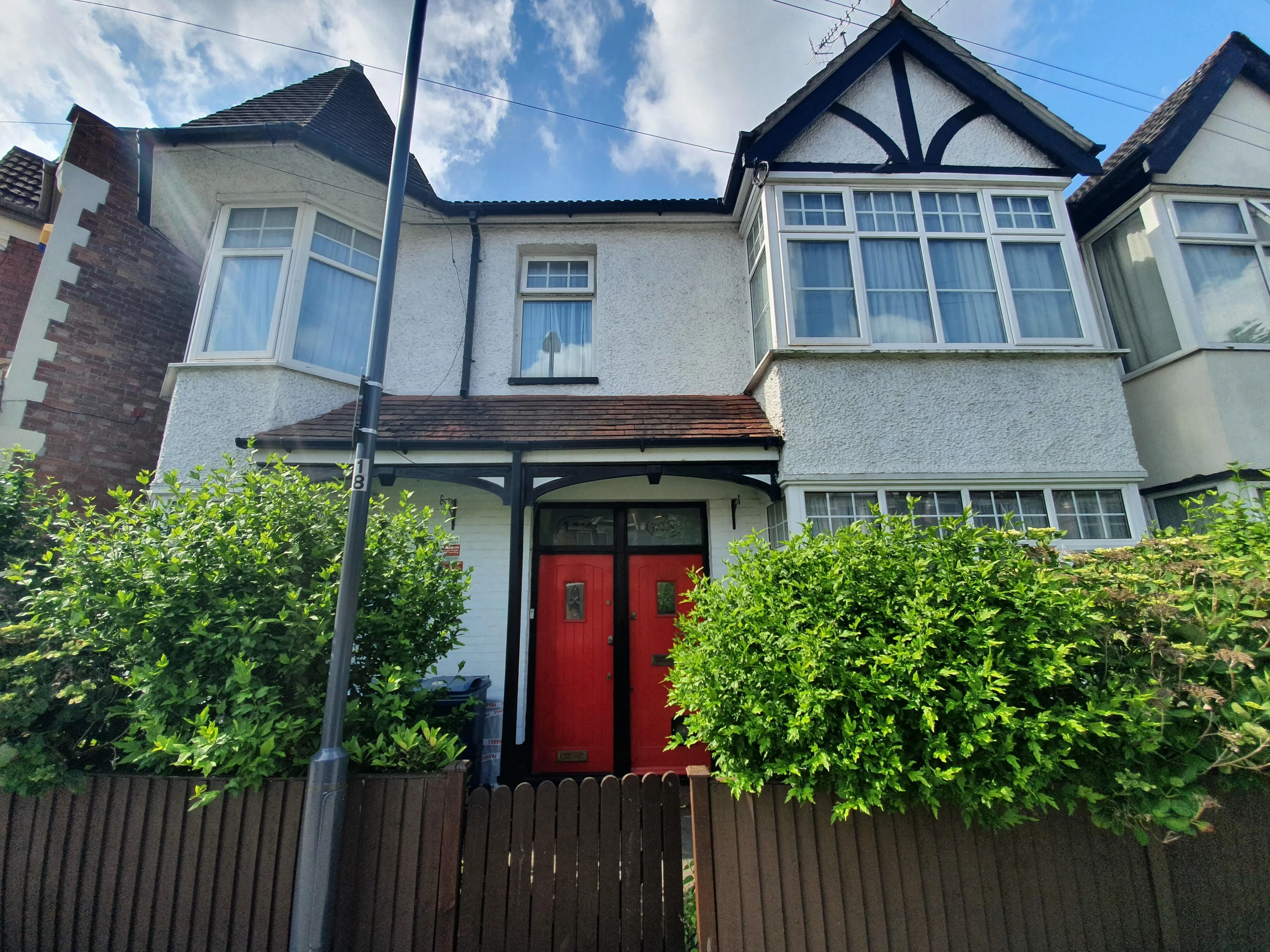Flat Vaughan Road in Greater London