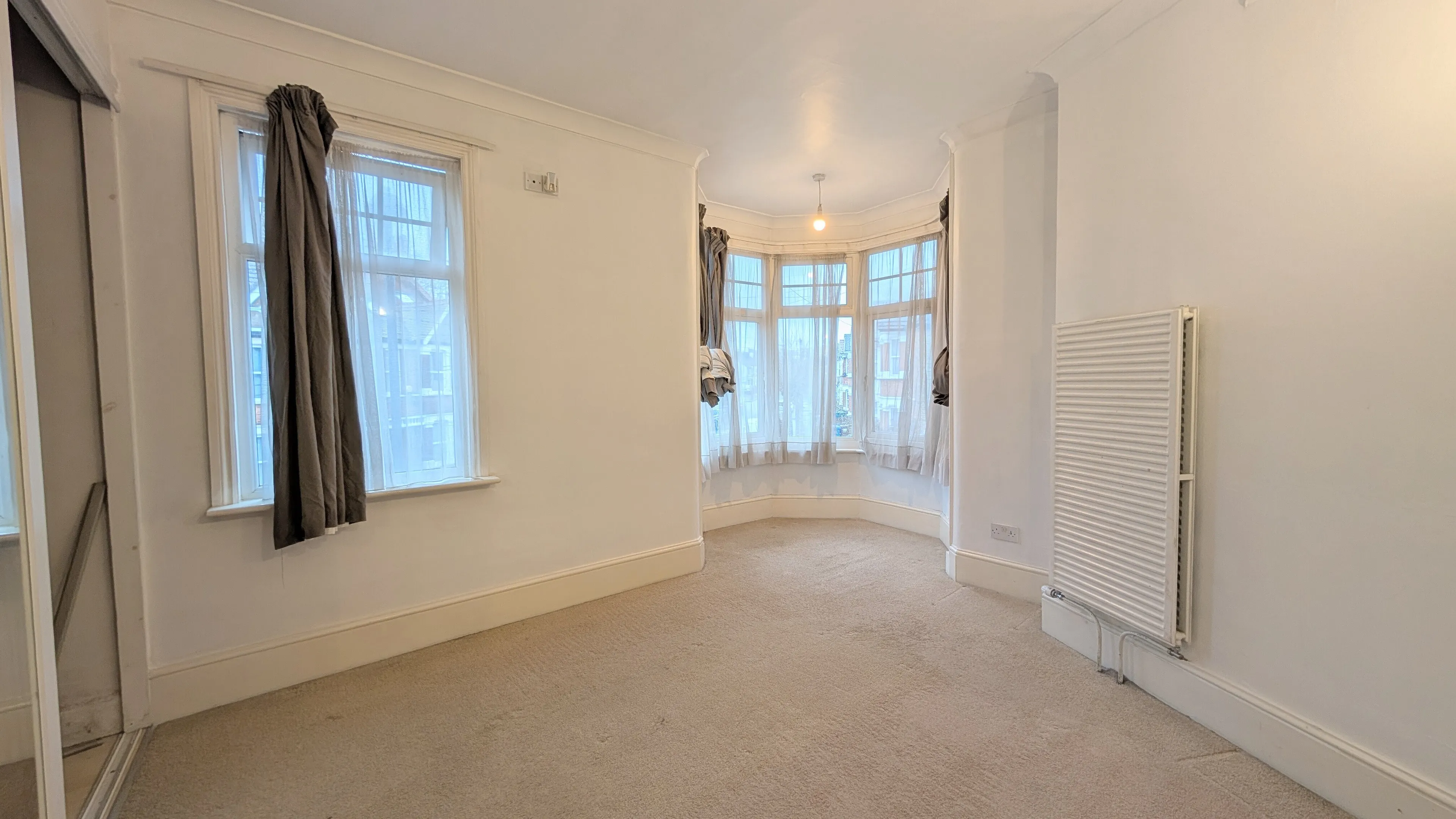 Flat Vaughan Road in Greater London