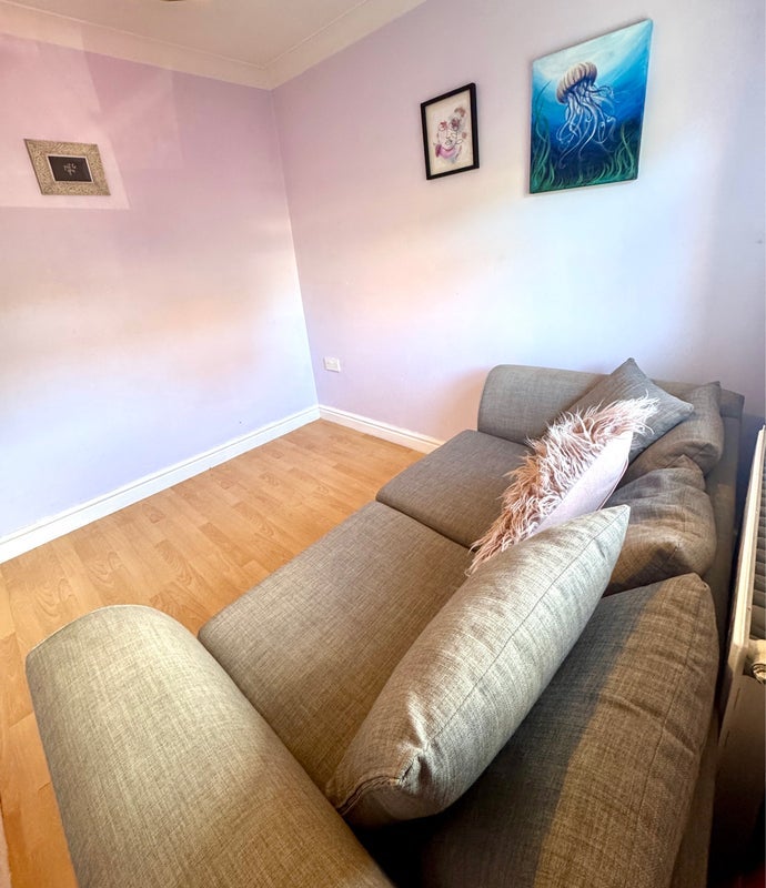 Room Masons Close in Kenfig Hill