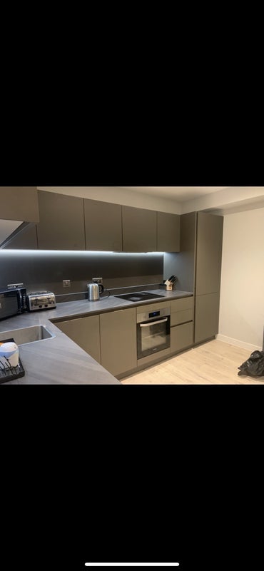 Room Wickford Way in Greater London