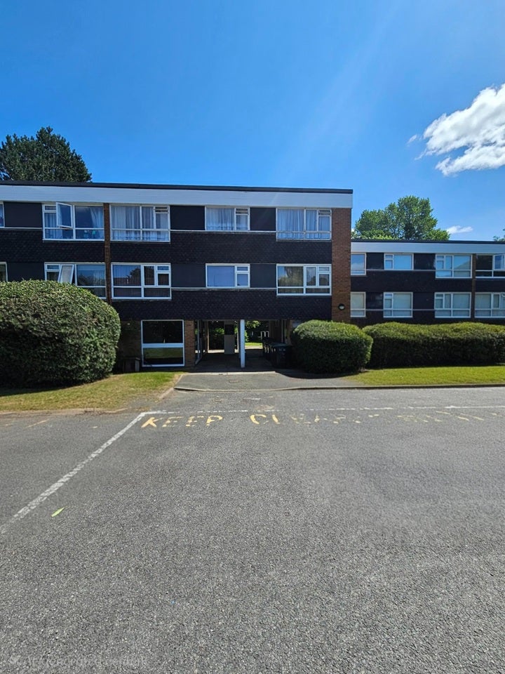 Flat Selly Wick Road in Birmingham