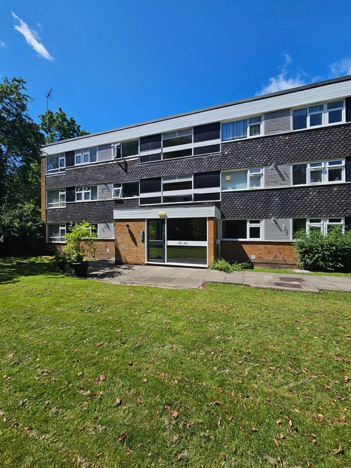 Flat Selly Wick Road in Birmingham