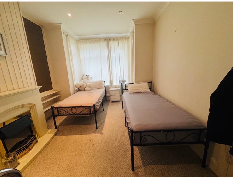 Room Kettlebaston Road in Greater London