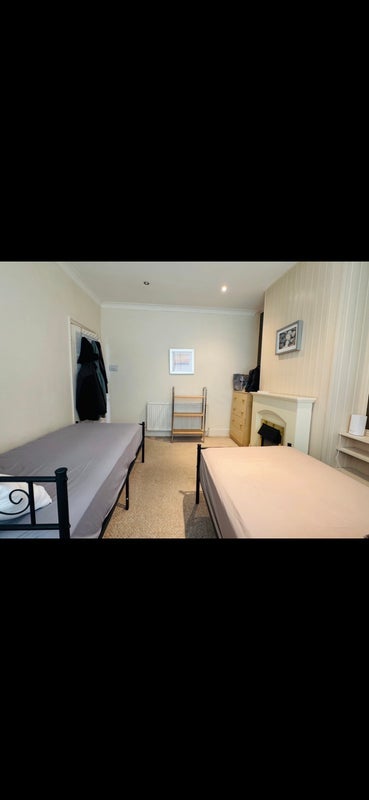 Room Kettlebaston Road in Greater London