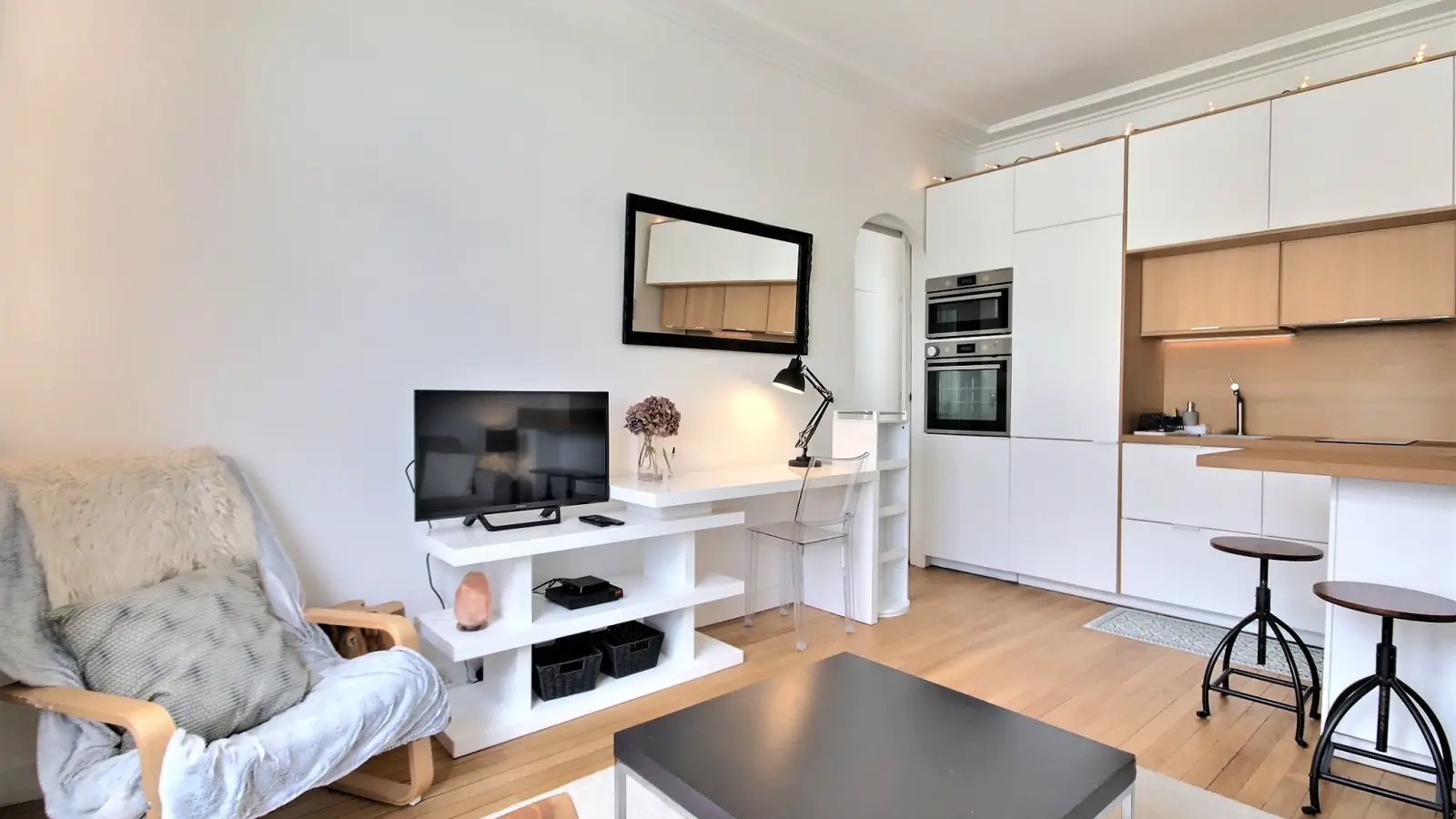 Flat Rue Jouvenet in Paris