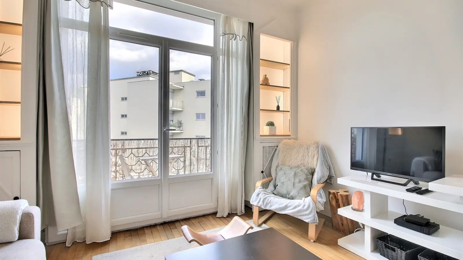 Flat Rue Jouvenet in Paris