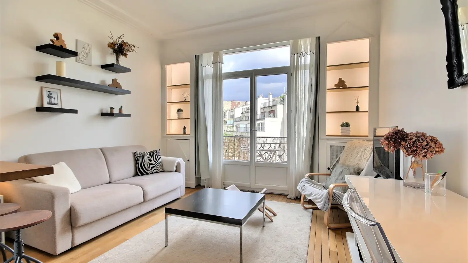 Flat Rue Jouvenet in Paris