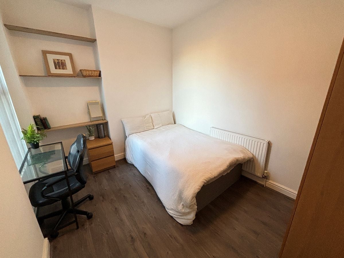 Room Lucan Road in Liverpool