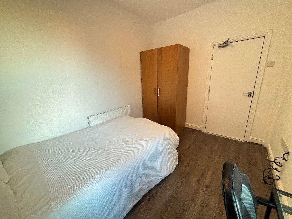 Room Lucan Road in Liverpool