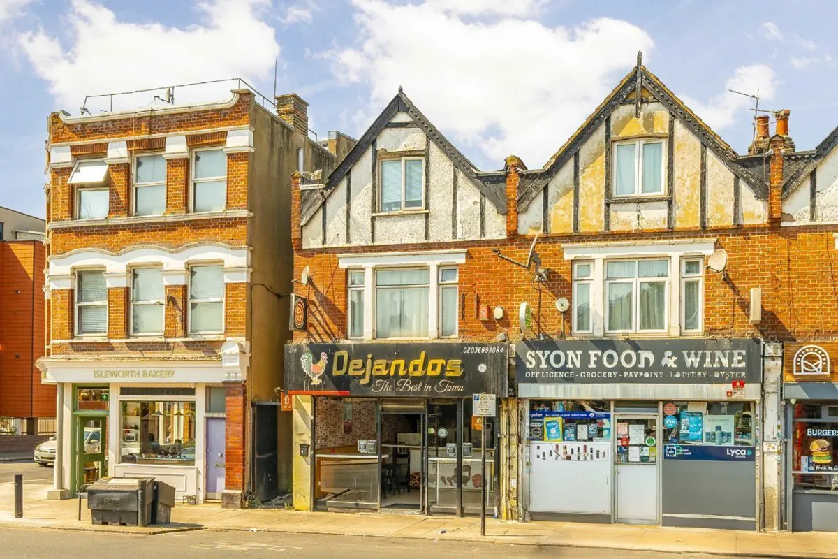 Flat Twickenham Road in Greater London
