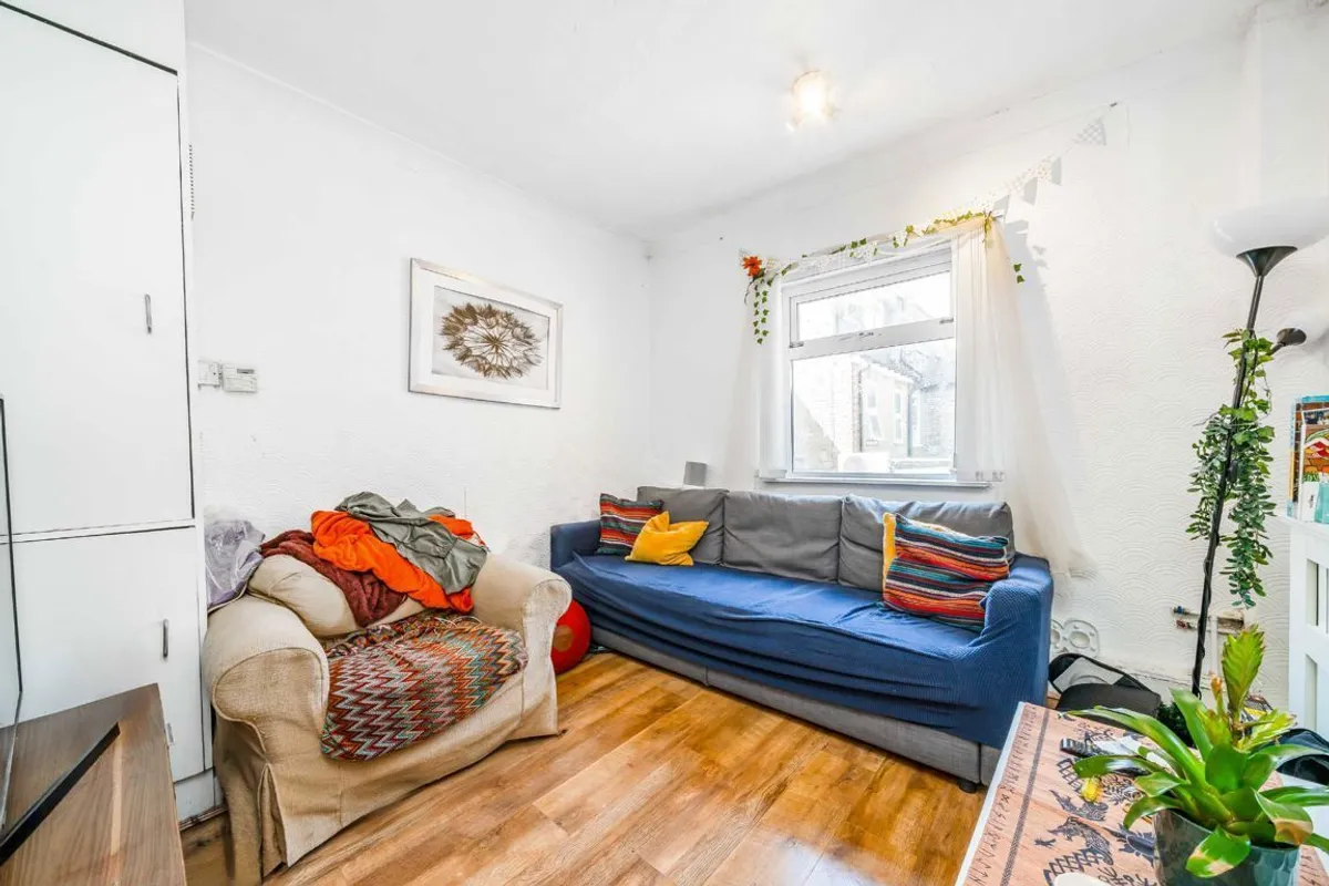 Flat Twickenham Road in Greater London
