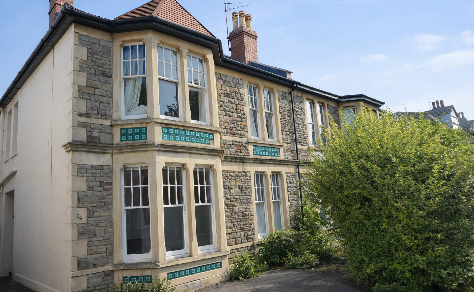 Flat Coldharbour Road in Bristol