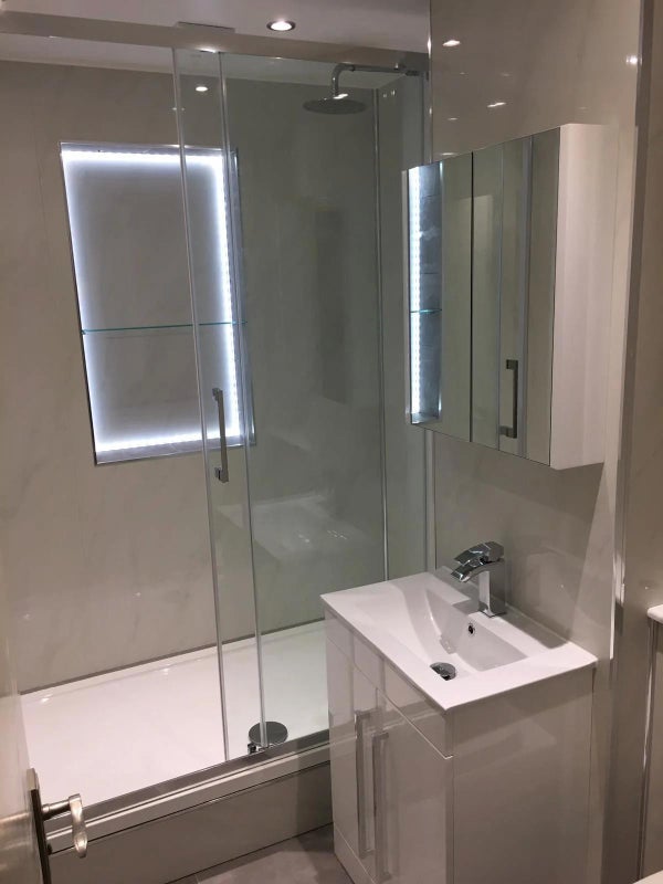 Room Deeley Road in Greater London