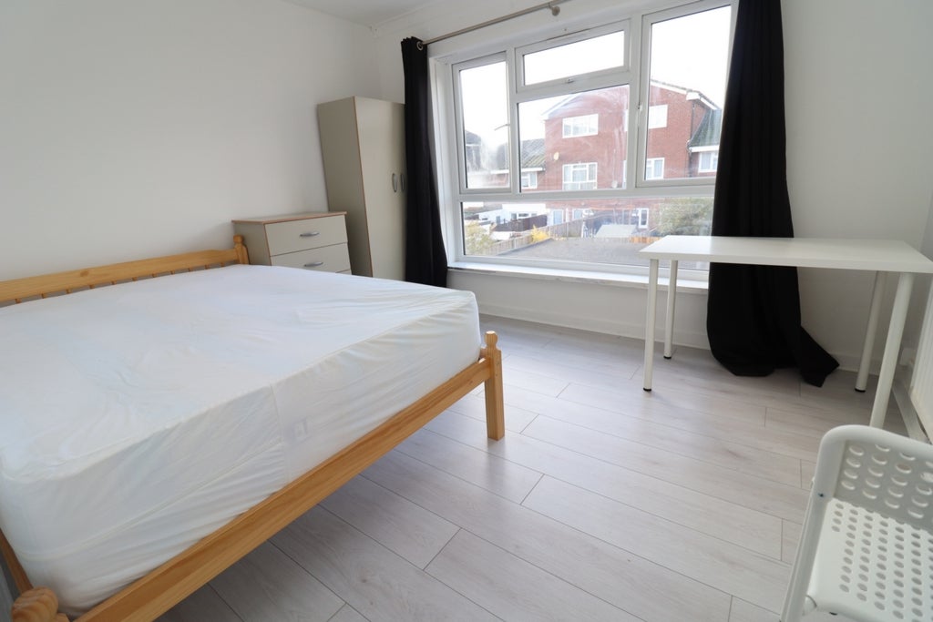 Room Globe Road in Greater London