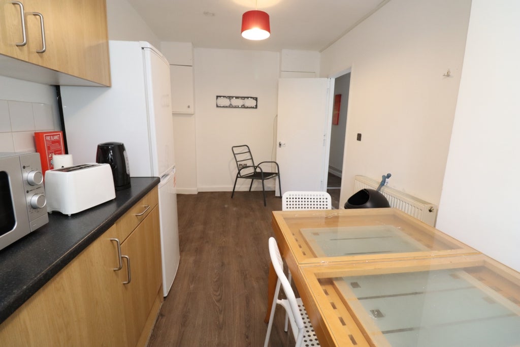 Room Globe Road in Greater London
