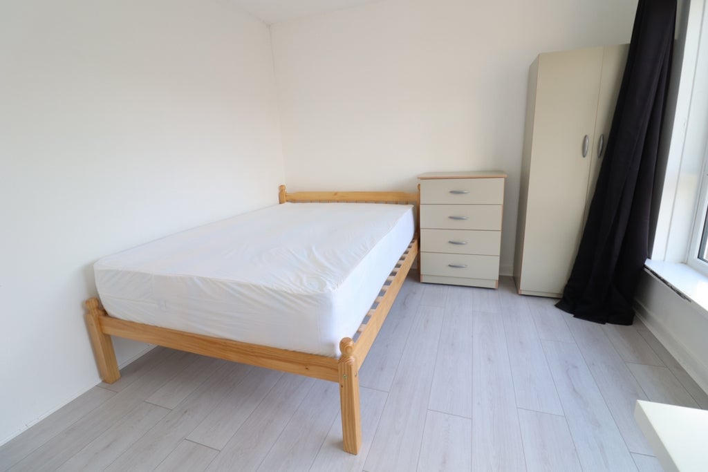 Room Globe Road in Greater London