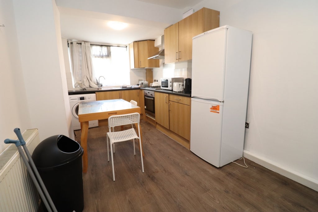 Room Globe Road in Greater London