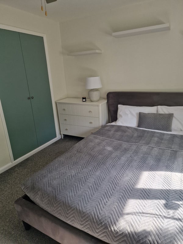 Room Magpie Walk in Crawley
