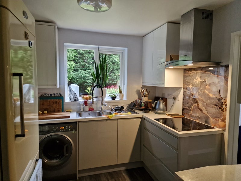 Room Magpie Walk in Crawley