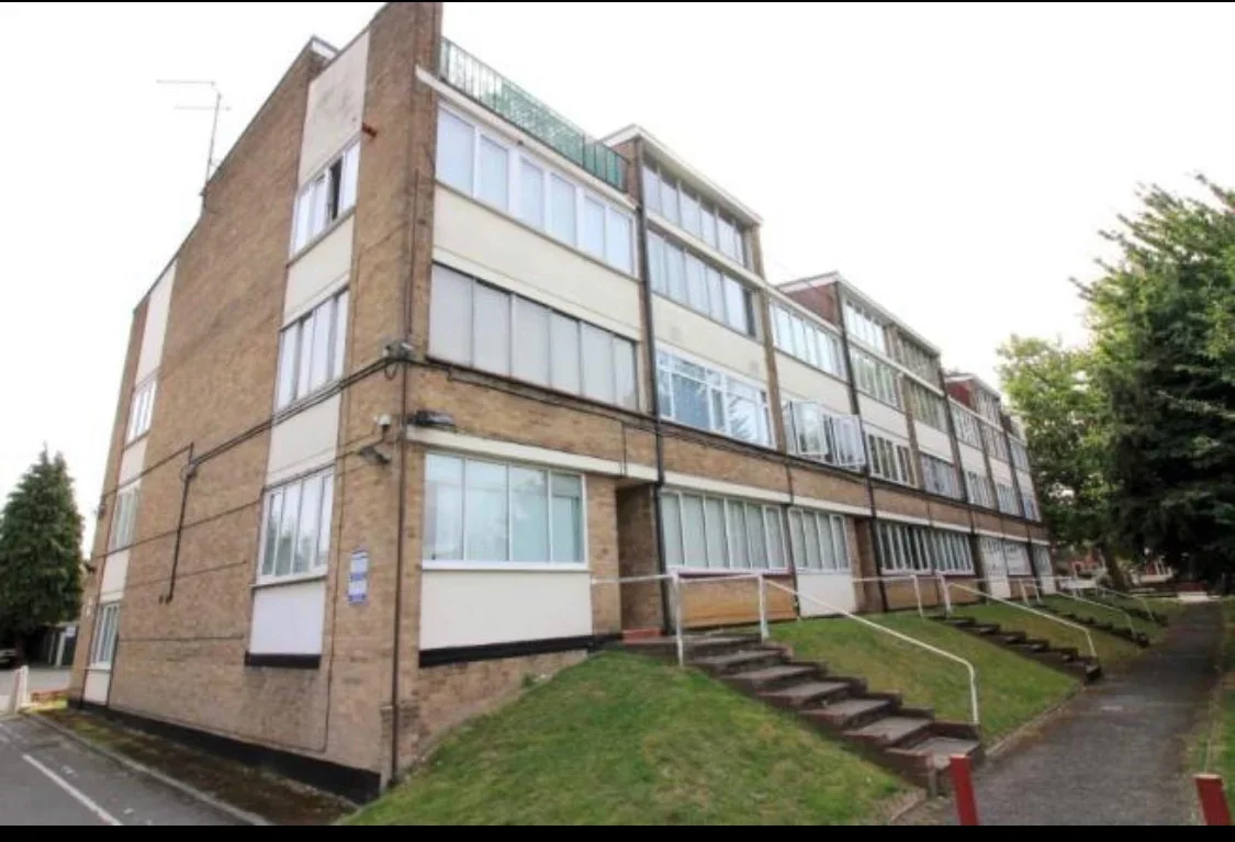 Flat Dunstable Road in Luton