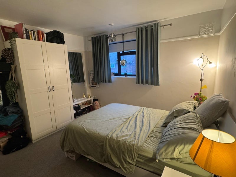 Room Borthwick Road in Greater London