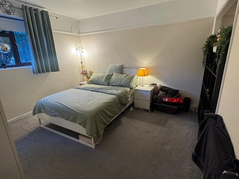 Room Borthwick Road in Greater London