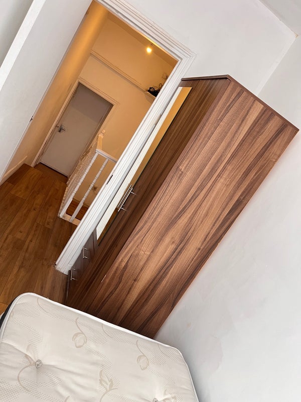 Room Tweed Mouth Road in Greater London