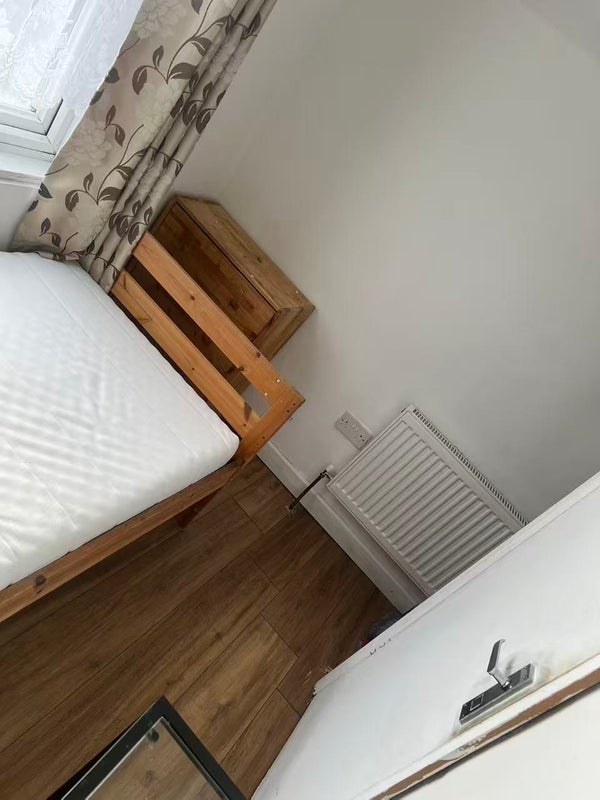 Room Tweed Mouth Road in Greater London