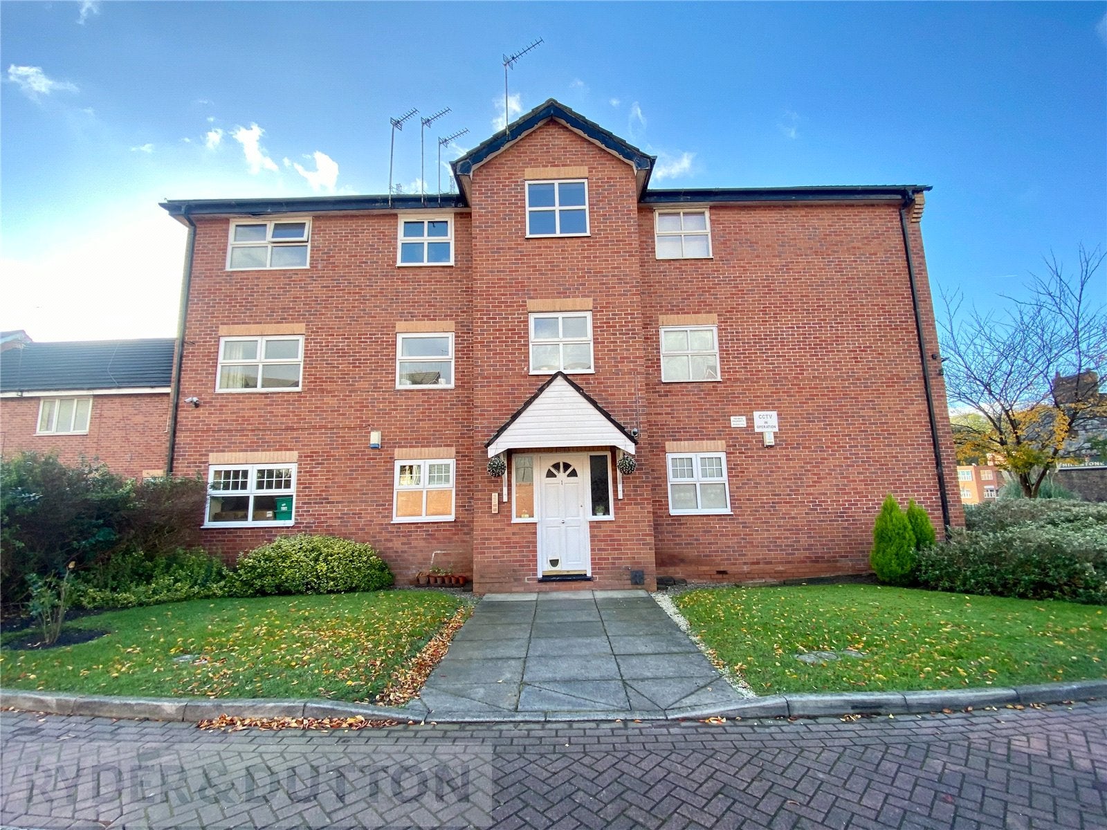 Flat Rayson Hill Drive in Manchester