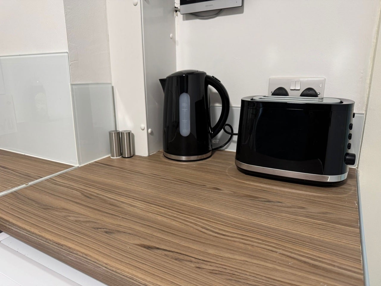 Flat Cotswold Gardens in Greater London