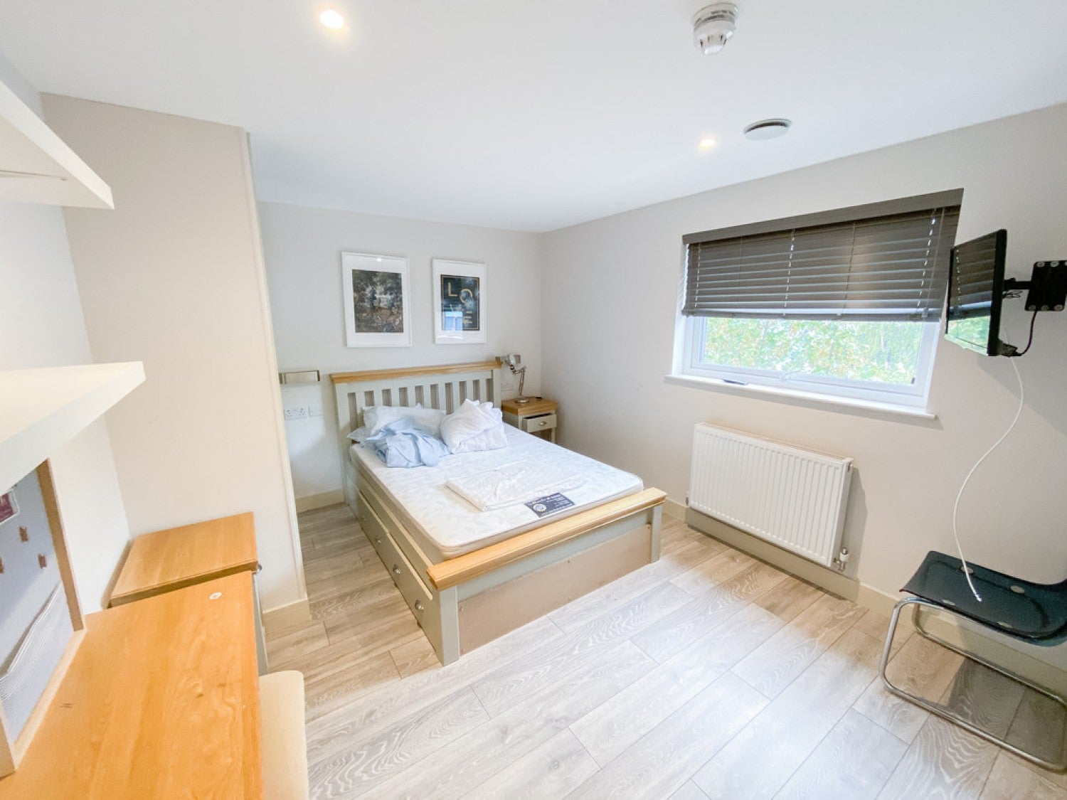 Flat Winnall Manor Road in Winchester