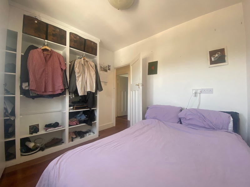 Room Heyford Avenue in Greater London