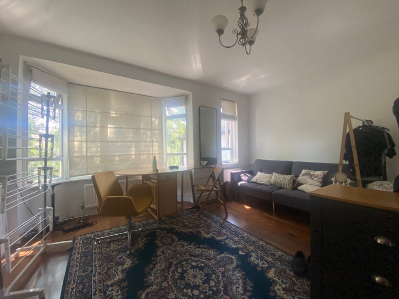 Room Heyford Avenue in Greater London