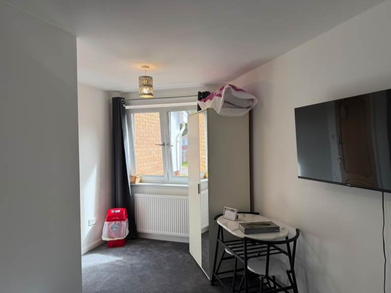 Room South Parrotshot in City of Edinburgh