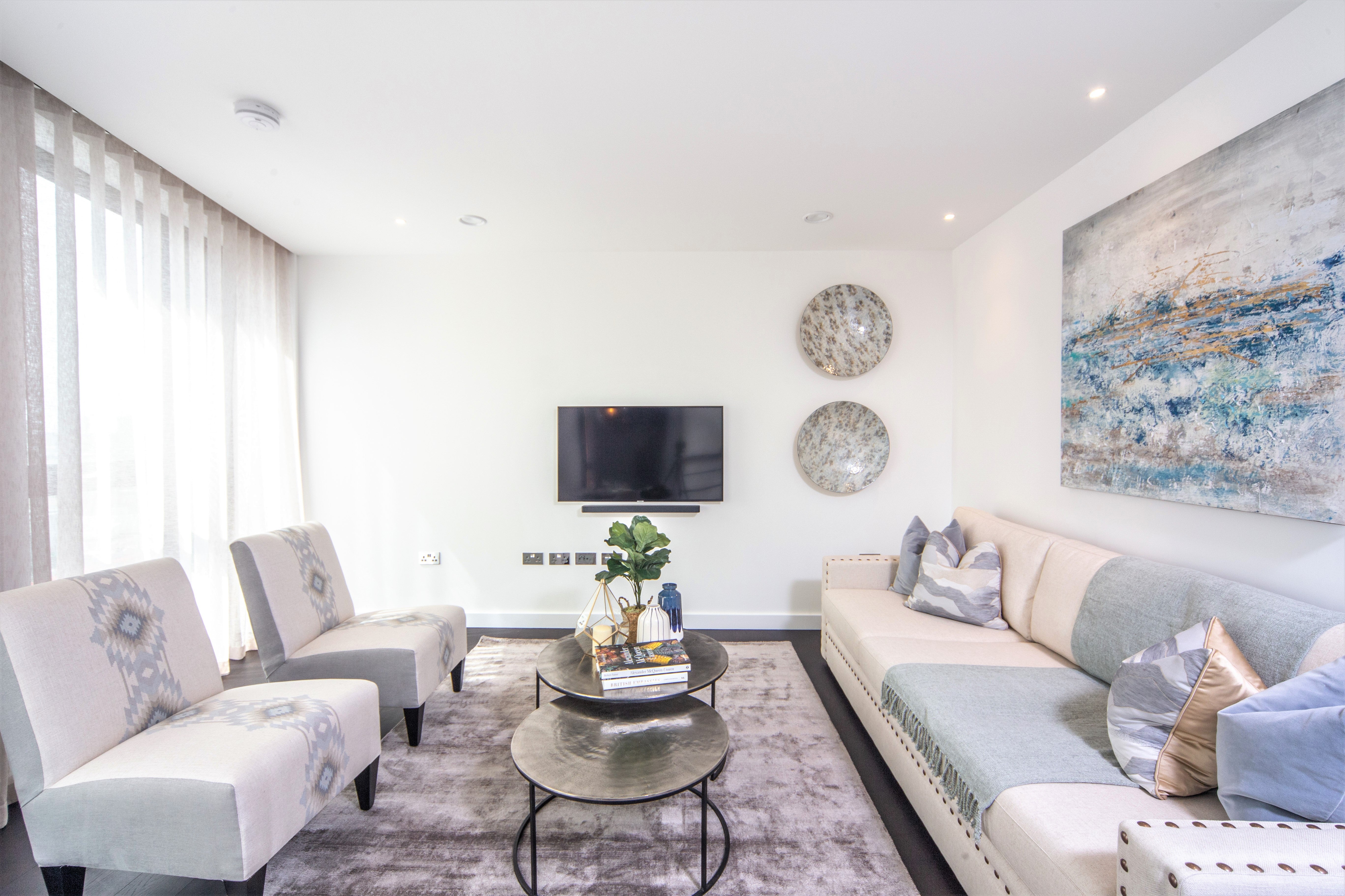 Flat Charles Grinling Walk in London
