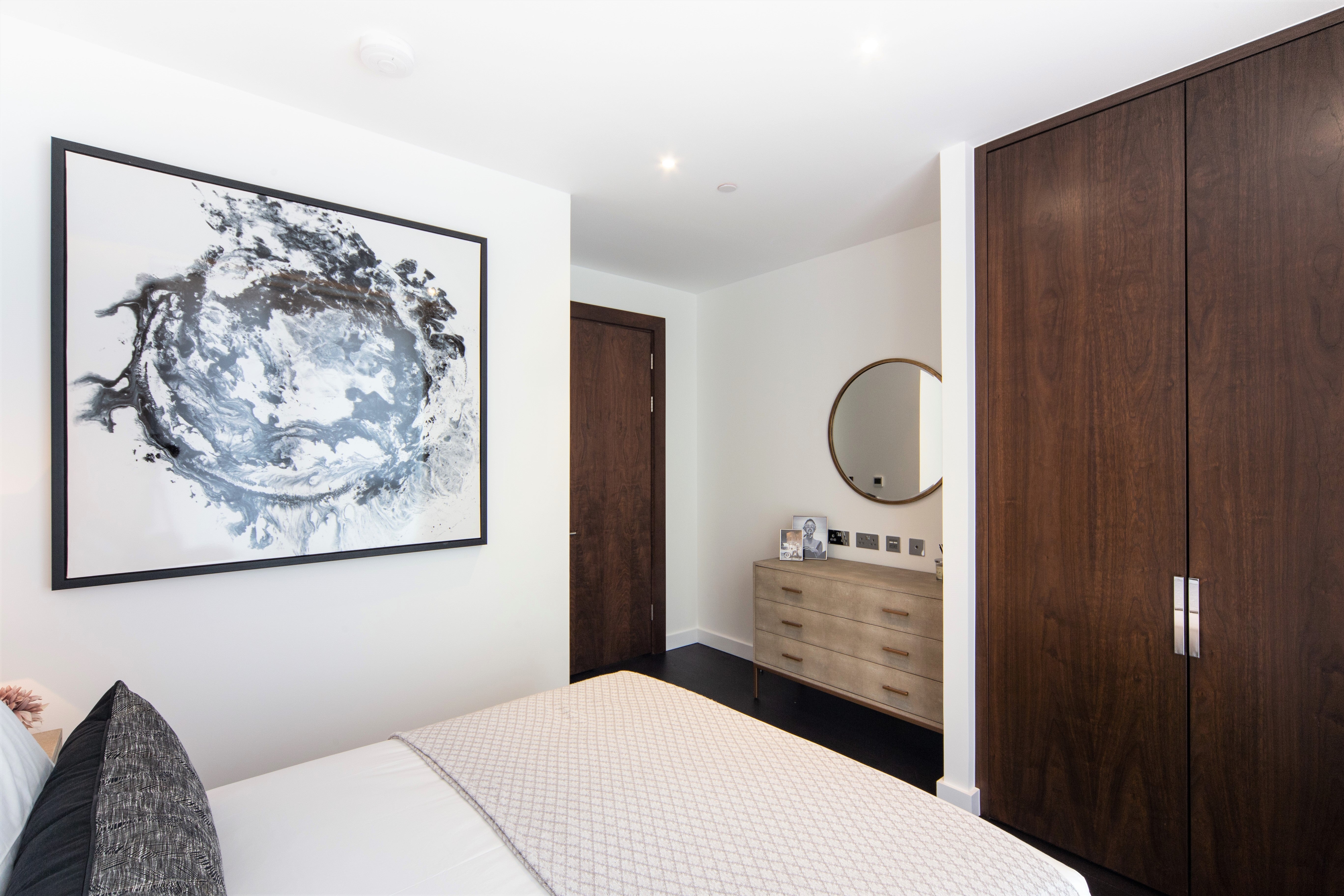 Flat Charles Grinling Walk in London