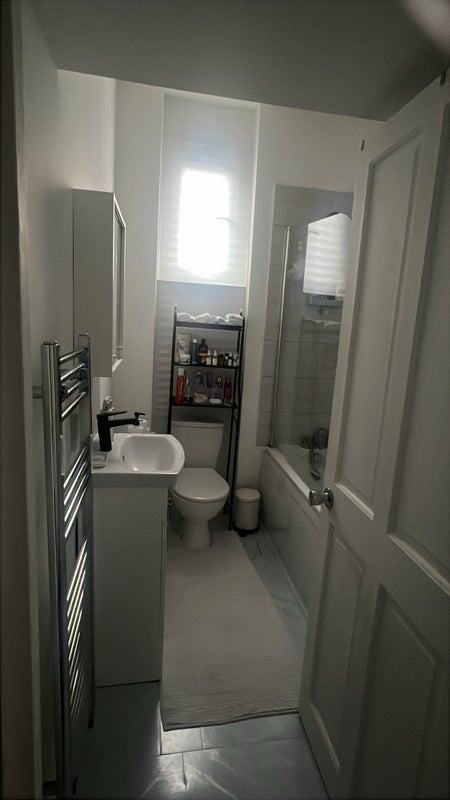 Room High Road in Greater London