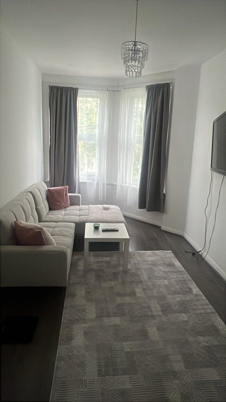 Room High Road in Greater London