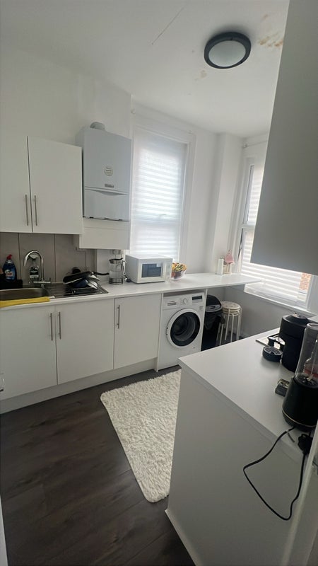 Room High Road in Greater London