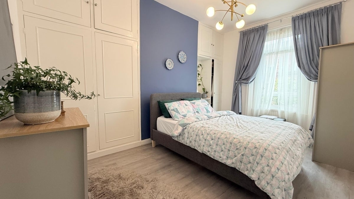 Flat Fairbridge Road in Greater London