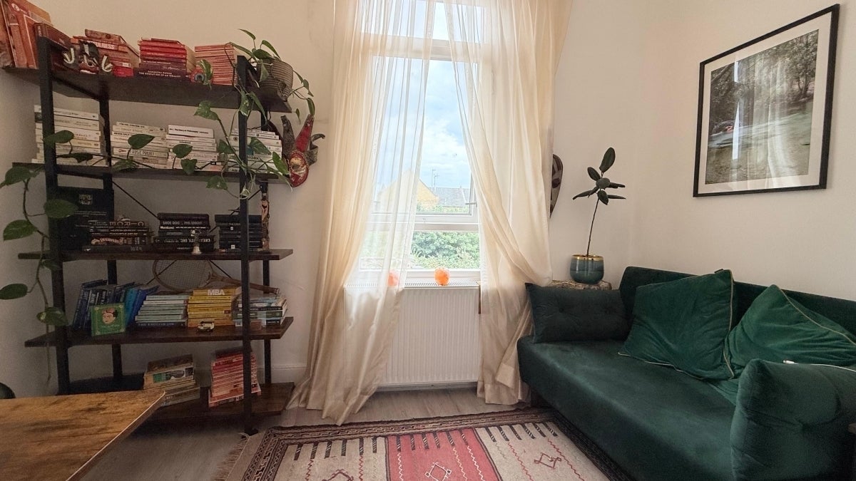 Flat Fairbridge Road in Greater London