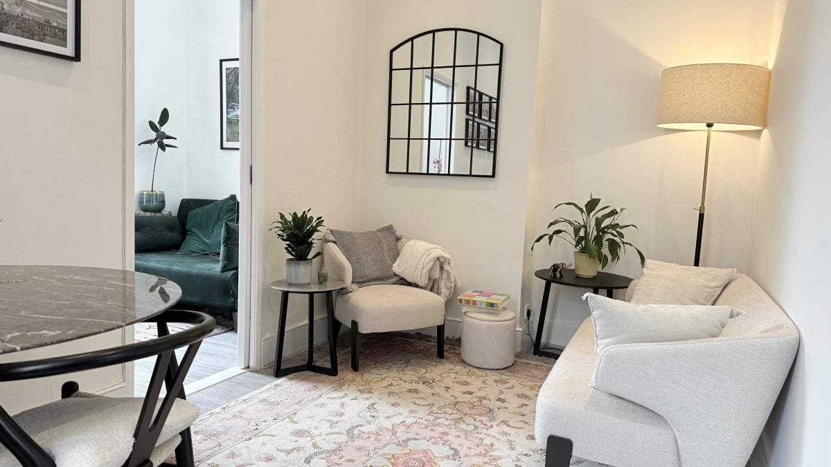 Flat Fairbridge Road in Greater London