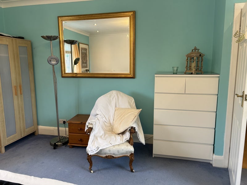 Room Wildcroft Road in Bristol